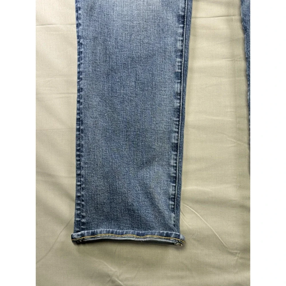 American Eagle Outfitters check pictures